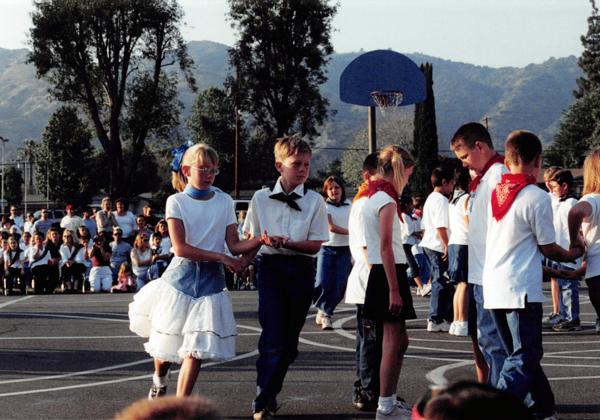 2003_06_School country dance